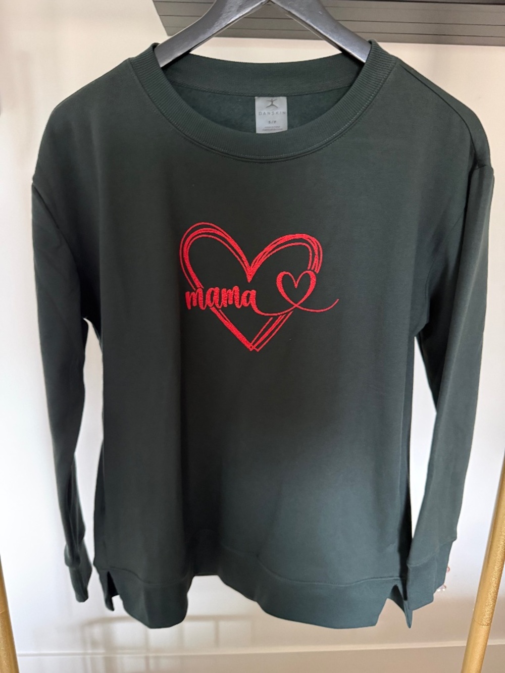 Women's "Mama with heart" sweatshirt
